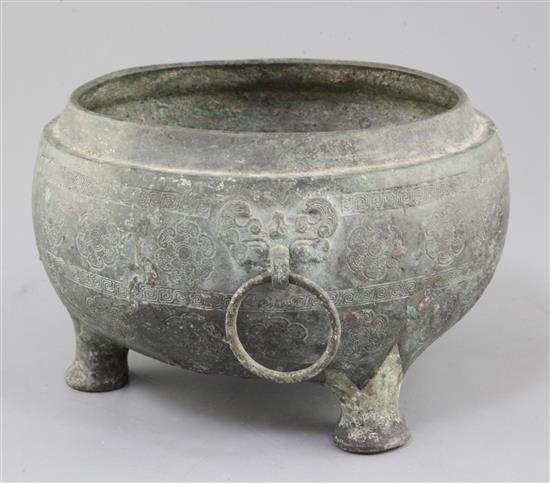 A Chinese archaic bronze tripod vessel base, Dui, Eastern Zhou dynasty, 6th-5th century B.C., 25cm wide, 15cm high, hole, lacking cover